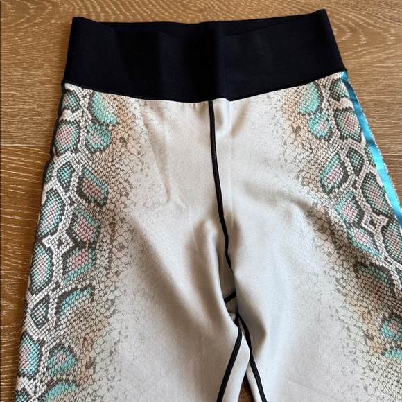 Ultracor Python Print High Rise Leggings with Teal Stripe size M - Picture 4 of 5